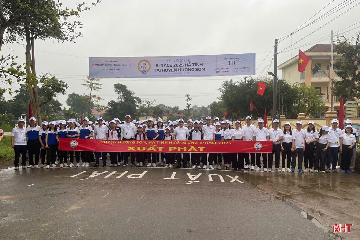 Tham gia giải chạy Học sinh “S-Race 2025” tại huyện Hương Sơn có trên 750 VĐV là học sinh, giáo viên và phụ huynh ở 9 trường học trên địa bàn: Trường THCS Hải Thượng Lãn Ông (Sơn Giang), THCS Trung Phú (Sơn Trung), THCS Phan Đình Phùng (Hàm Trường), Tiểu học Sơn Trường, Tiểu học Sơn Hàm, Tiểu học Sơn Trung, Tiểu học Sơn Phú, Tiểu học Sơn Giang và Tiểu học Sơn Bằng.