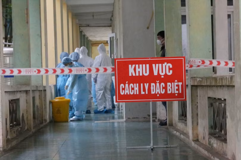 2 công dân quê Hà Tĩnh về từ Rumani mắc Covid-19, được cách ly tại Bệnh viện Dã chiến Củ Chi
