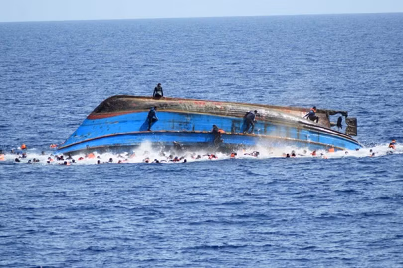 Đắm tàu ​​ngoài khơi bờ biển Libya: Ít nhất 74 người thiệt mạng