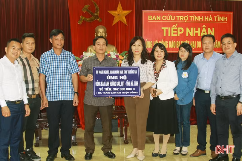 Công đoàn các tỉnh, thành trên cả nước hỗ trợ người lao động Hà Tĩnh bị ảnh hưởng mưa lũ