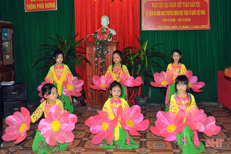 Lãnh đạo Hà Tĩnh vui đại đoàn kết với Nhân dân