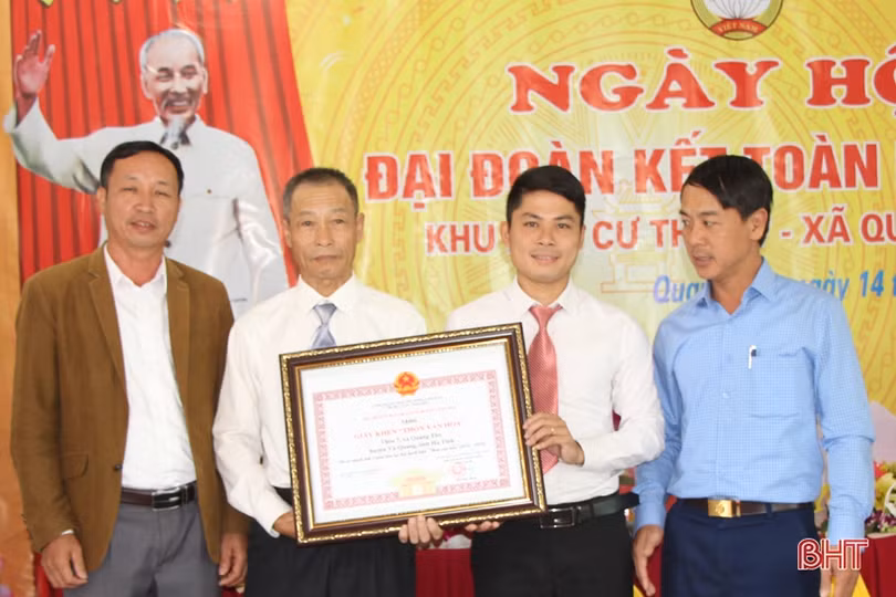 Lãnh đạo Hà Tĩnh vui đại đoàn kết với Nhân dân