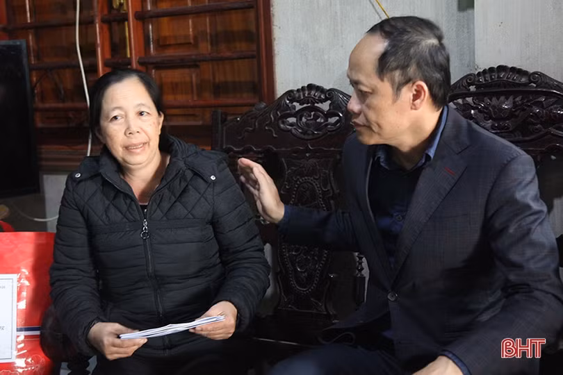 Lãnh đạo Hà Tĩnh thăm hỏi gia đình nạn nhân bị tai nạn giao thông