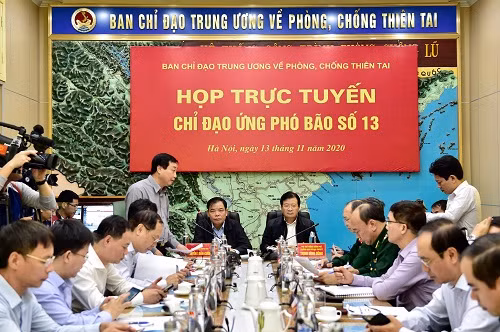 Tuyệt đối không để khu vực nguy hiểm nào ở Hà Tĩnh mất kiểm soát trong bão số 13