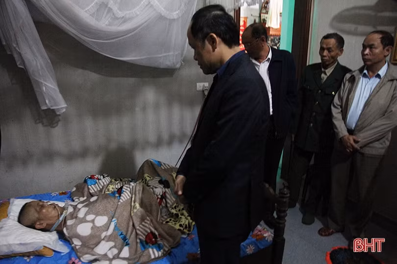 Lãnh đạo Hà Tĩnh thăm hỏi gia đình nạn nhân bị tai nạn giao thông