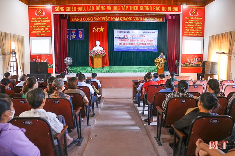 Trang bị kiến thức pháp lý cho cán bộ quản lý cảng cá, ngư dân ở Lộc Hà