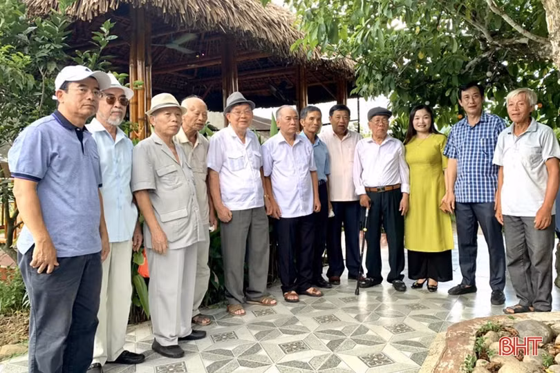 Đoàn nguyên lãnh đạo tỉnh Nghệ Tĩnh, Nghệ An đánh giá cao cách làm nông thôn mới ở Vũ Quang
