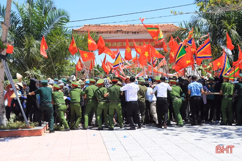 Gay cấn màn diễn tập phòng chống gây rối an ninh trật tự ở Hương Sơn