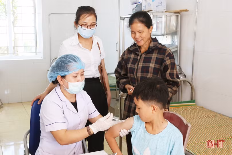 Vào cuộc quyết liệt, tăng tỷ lệ tiêm vắc-xin phòng COVID-19 tại Hà Tĩnh