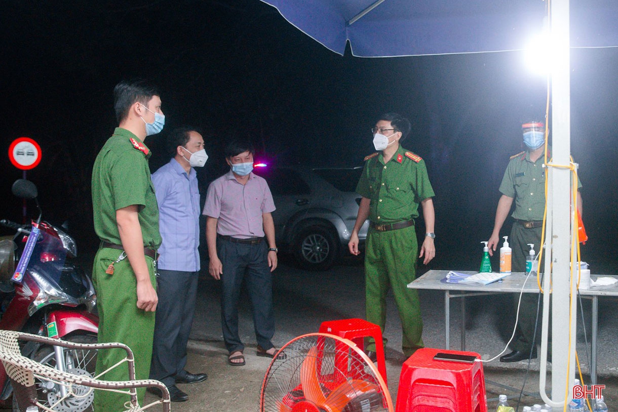 Những “pháo đài” chống dịch Covid-19 ở Hà Tĩnh (Bài 3): Lực lượng vũ trang vững vàng trên trận tuyến mới