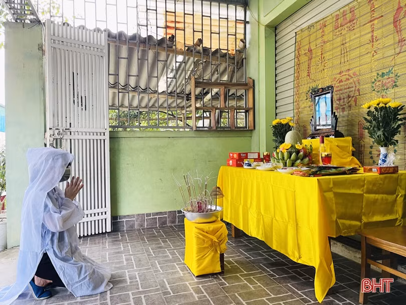 Mẹ mất, nữ “chiến sỹ áo trắng” Hà Tĩnh không thể về chịu tang vì đang ở tuyến đầu chống dịch