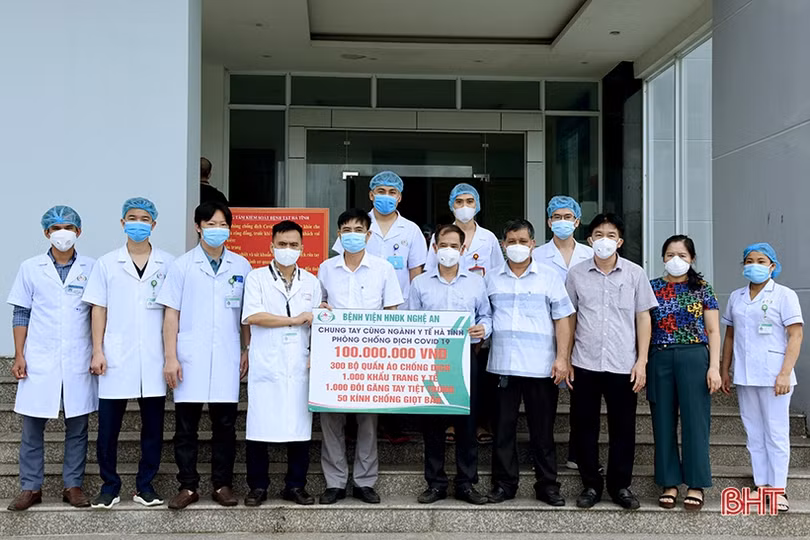 52 cán bộ y tế Nghệ An đã có mặt hỗ trợ Hà Tĩnh phòng, chống dịch Covid-19