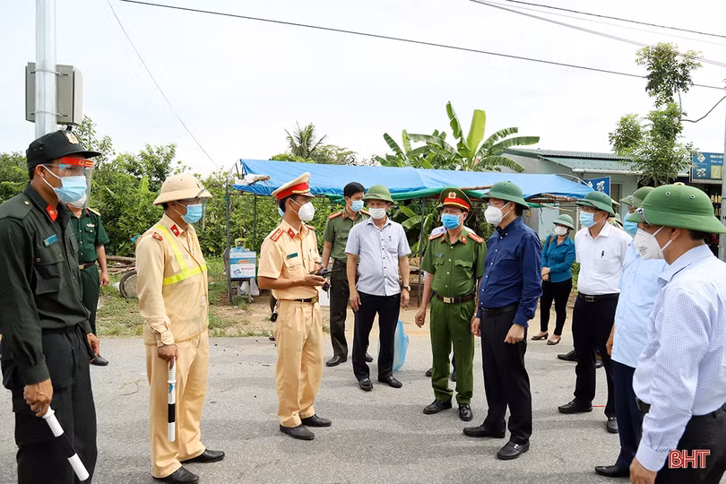 Cung ứng hàng hóa qua các chốt phòng dịch ở TP Hà Tĩnh