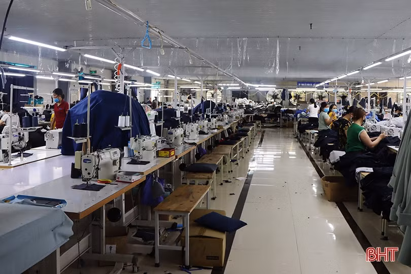 Các doanh nghiệp ở CCN Bắc Cẩm Xuyên cho nhiều công nhân nghỉ việc để phòng dịch