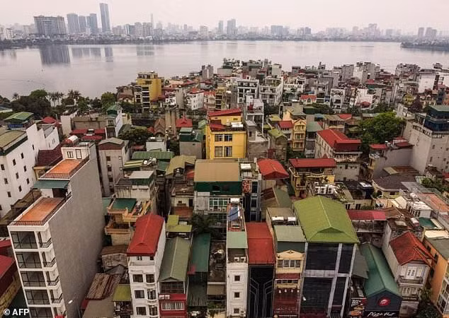 Những ngôi nhà ống Việt Nam trên báo Pháp