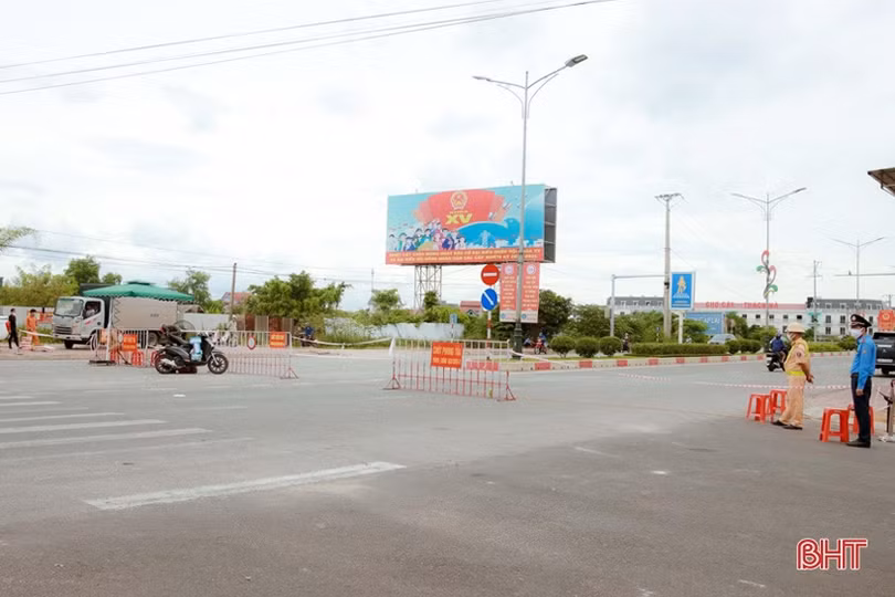 Ấm lòng những suất cơm hỗ trợ lực lượng phòng dịch của Bệnh viện Đa khoa TTH Hà Tĩnh