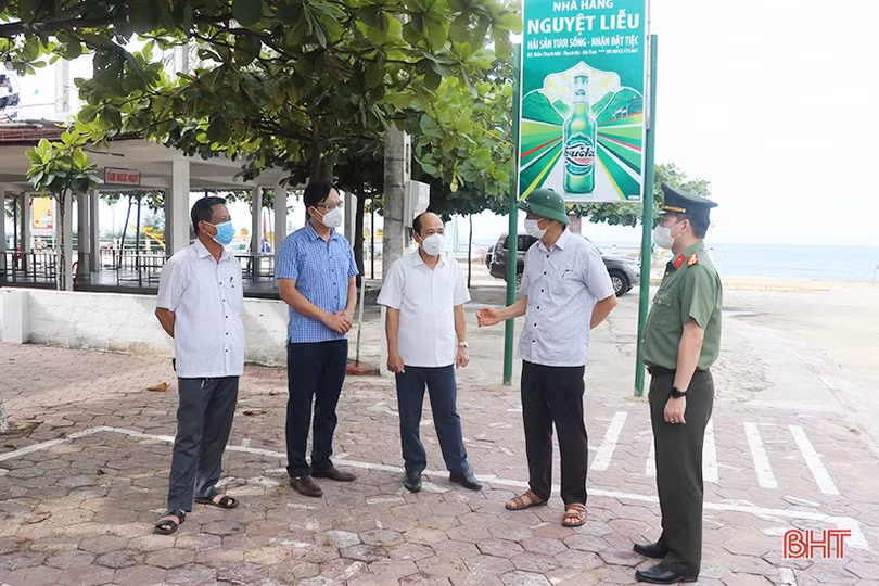Lãnh đạo Hà Tĩnh động viên lực lượng tuyến đầu chống dịch