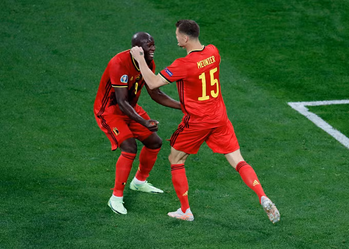 Lukaku lập cú đúp, Bỉ ra quân hoành tráng