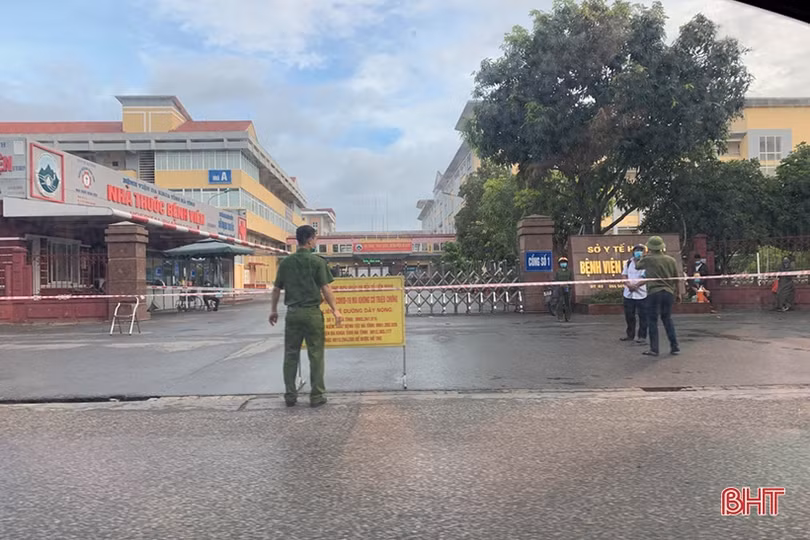Phong tỏa tạm thời Bệnh viện Đa khoa Hà Tĩnh, 1 ngõ phố liên quan đến ca nghi nhiễm Covid-19