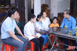 Hỗ trợ 180 triệu đồng đỡ đầu con em người lao động khó khăn