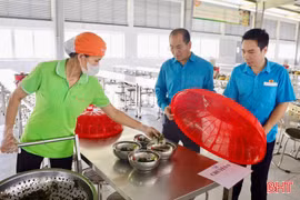 Chất lượng bữa ăn ca góp phần giữ chân người lao động