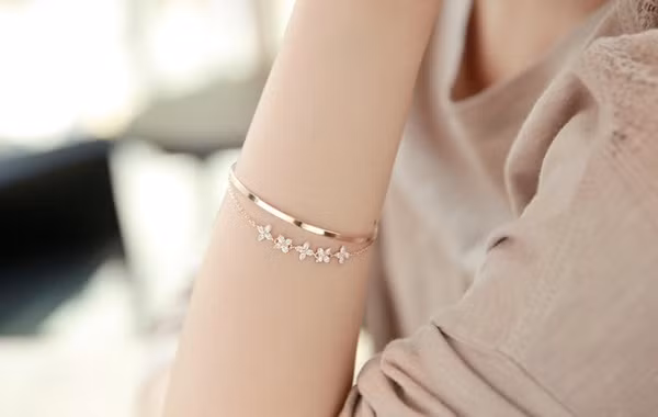 7 kieu trang suc khong the thieu danh cho cac quy co
