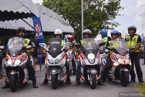 sym trinh lang xe ga co lon 300 phan khoi