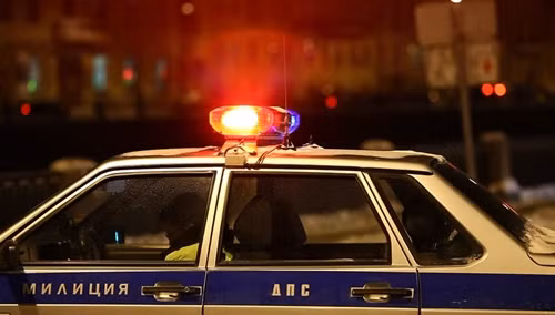 hai canh sat nga bi ban chet