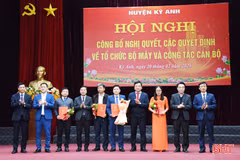 Huyện Kỳ Anh sắp xếp lại tổ chức bộ máy, bổ nhiệm cán bộ
