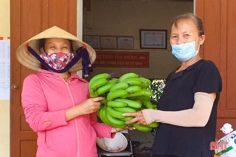 Phụ nữ Hà Tĩnh hướng về miền Nam ruột thịt