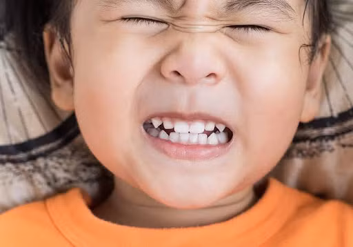 5 thói quen xấu có thể gây hại sức khỏe răng miệng của trẻ, cha mẹ nên sửa ngay