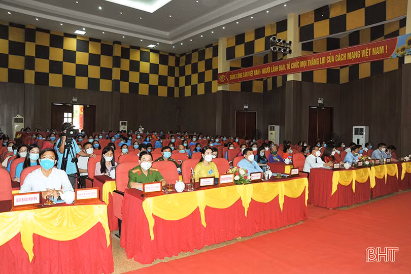 Bà Trương Thị Hằng tái cử Chủ tịch Hội LHPN huyện Hương Khê