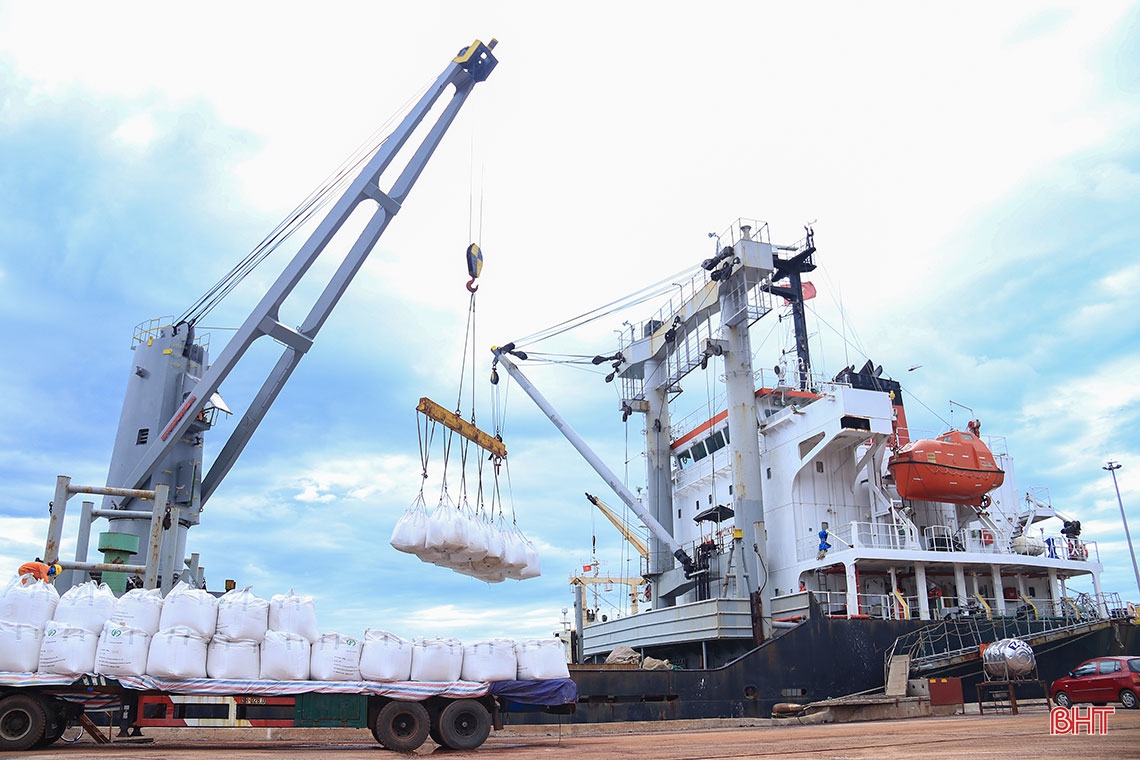 Chủ tịch UBND tỉnh Hà Tĩnh: Nêu cao trách nhiệm, bám sát cơ sở triển khai đồng bộ các nhiệm vụ năm 2021