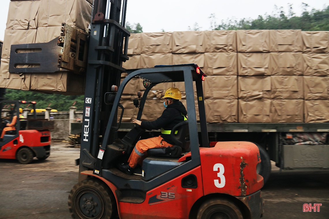 Bến cảng, nhà máy ở KKT Vũng Áng thi đua sản xuất những ngày đầu năm mới