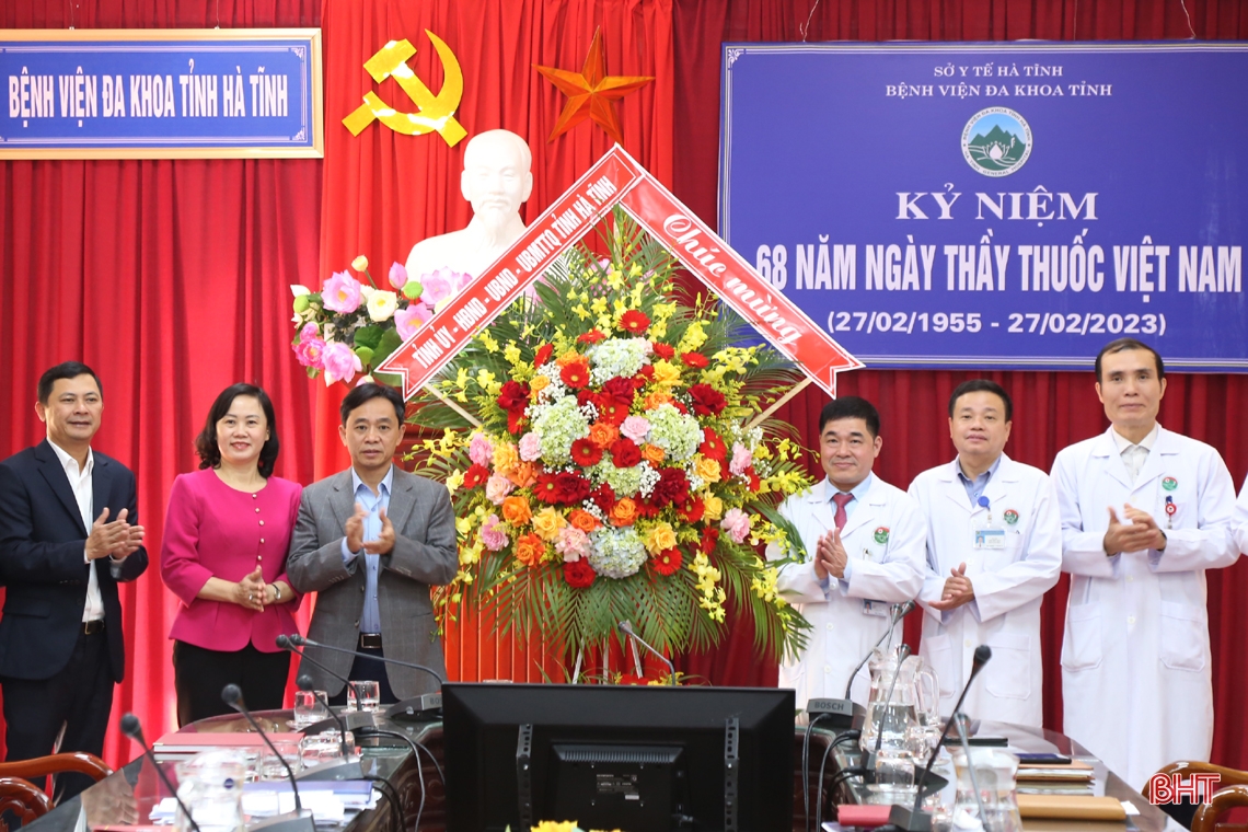 Lãnh đạo tỉnh chúc mừng các cơ sở y tế Hà Tĩnh nhân Ngày Thầy thuốc Việt Nam