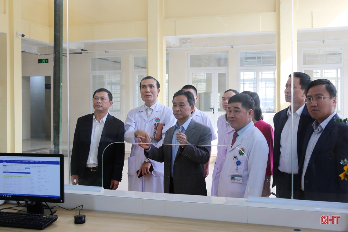 Lãnh đạo tỉnh chúc mừng các cơ sở y tế Hà Tĩnh nhân Ngày Thầy thuốc Việt Nam