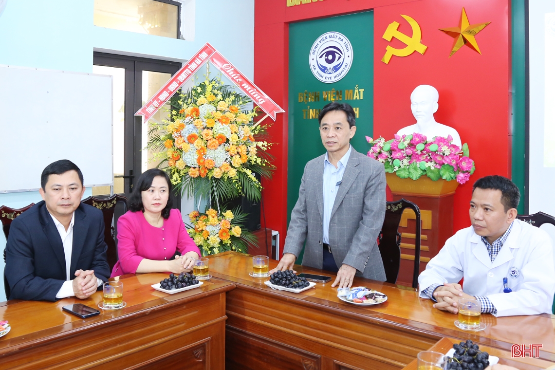 Lãnh đạo tỉnh chúc mừng các cơ sở y tế Hà Tĩnh nhân Ngày Thầy thuốc Việt Nam
