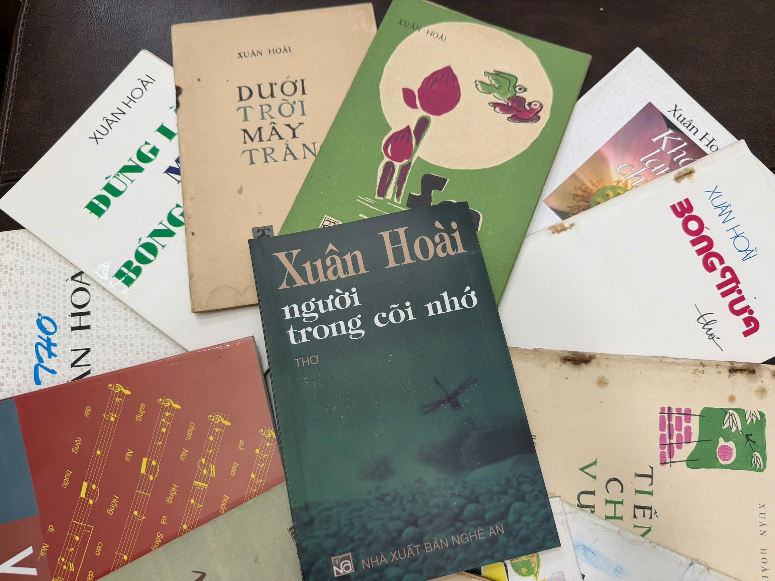 Các tập thơ của thi sĩ Xuân Hoài.