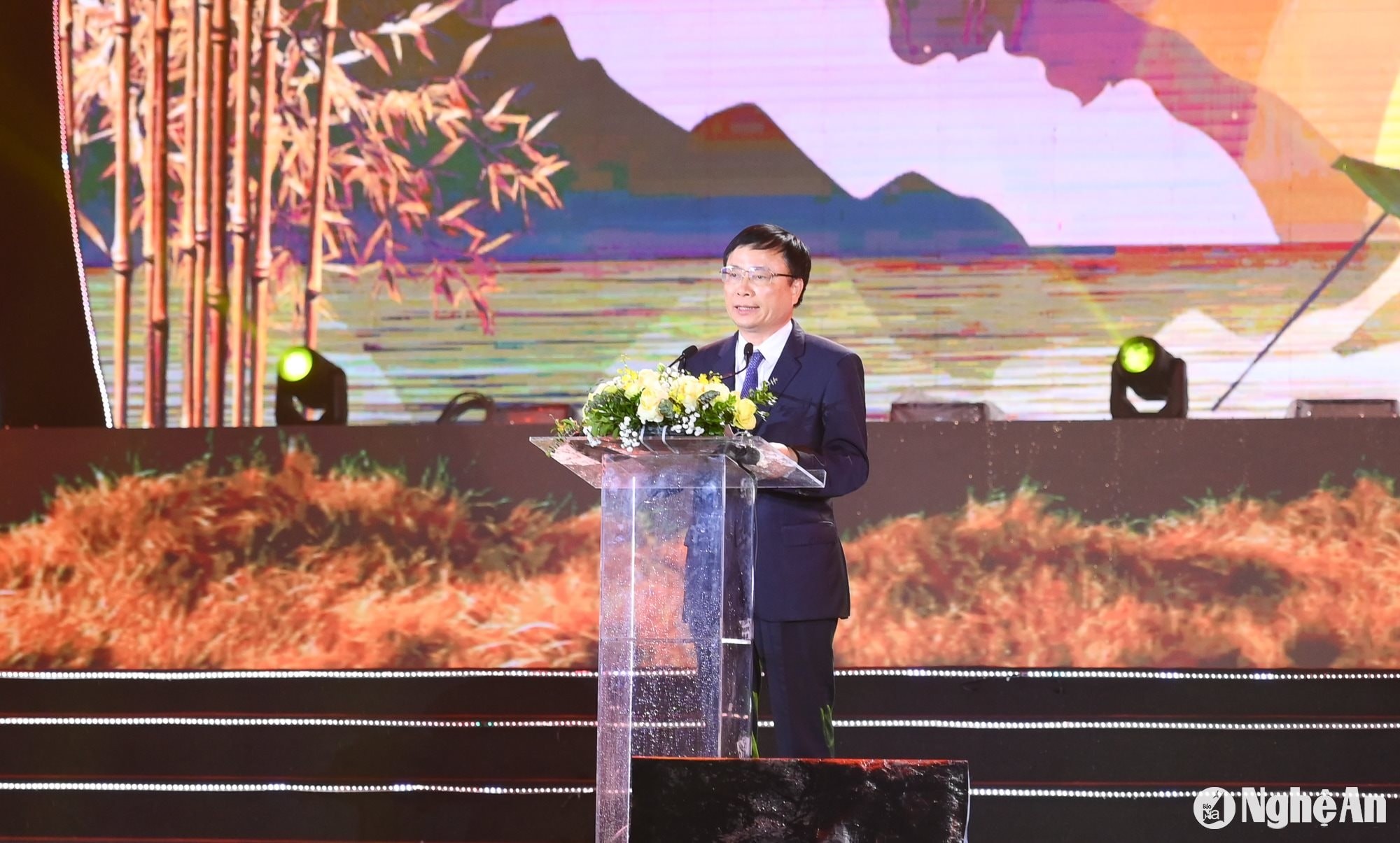 Phó Chủ tịch UBND tỉnh Bùi Đình Long trình bày diễn văn tại lễ kỷ niệm. Ảnh: Thành Cường