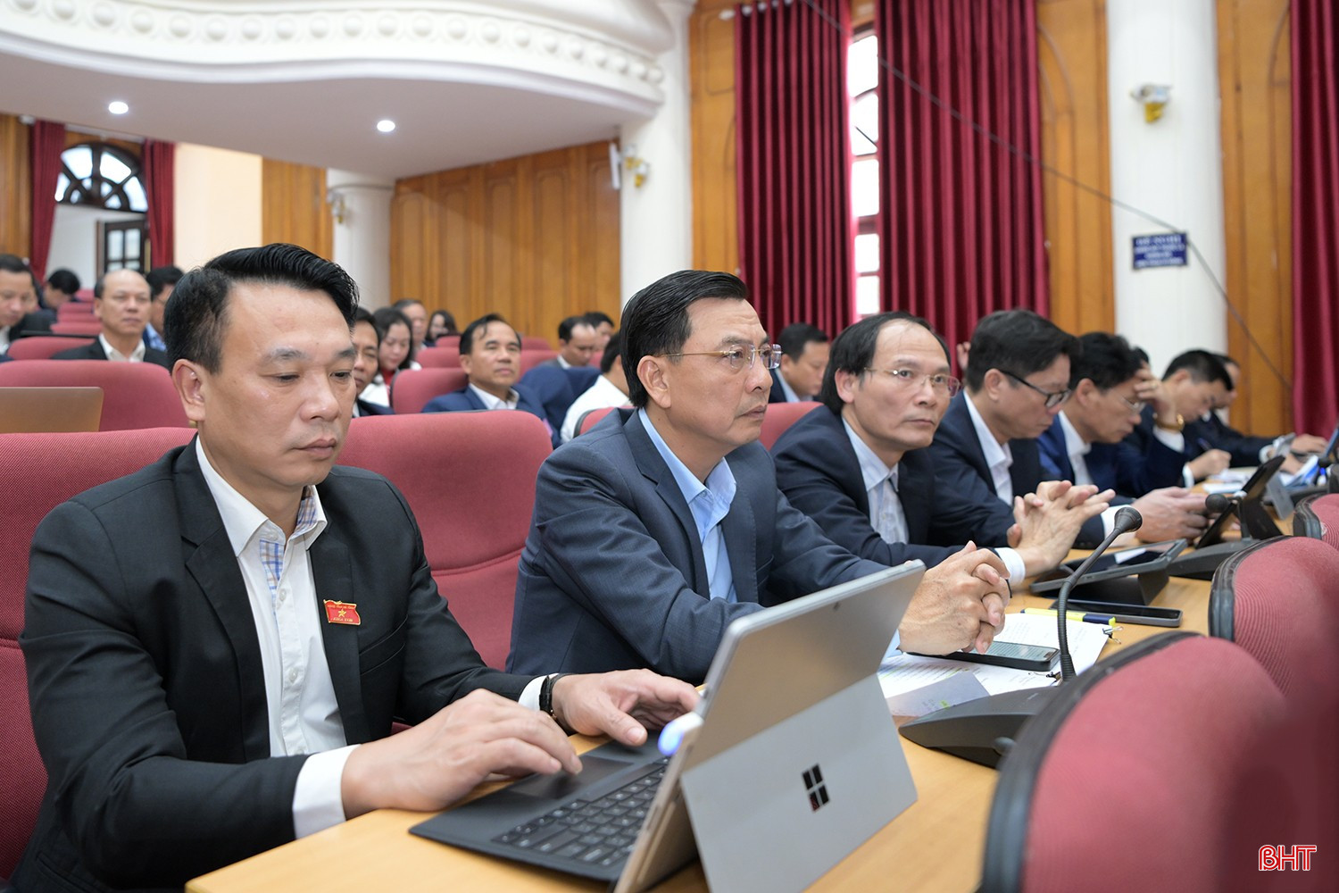 Đại biểu tham dự kỳ họp.