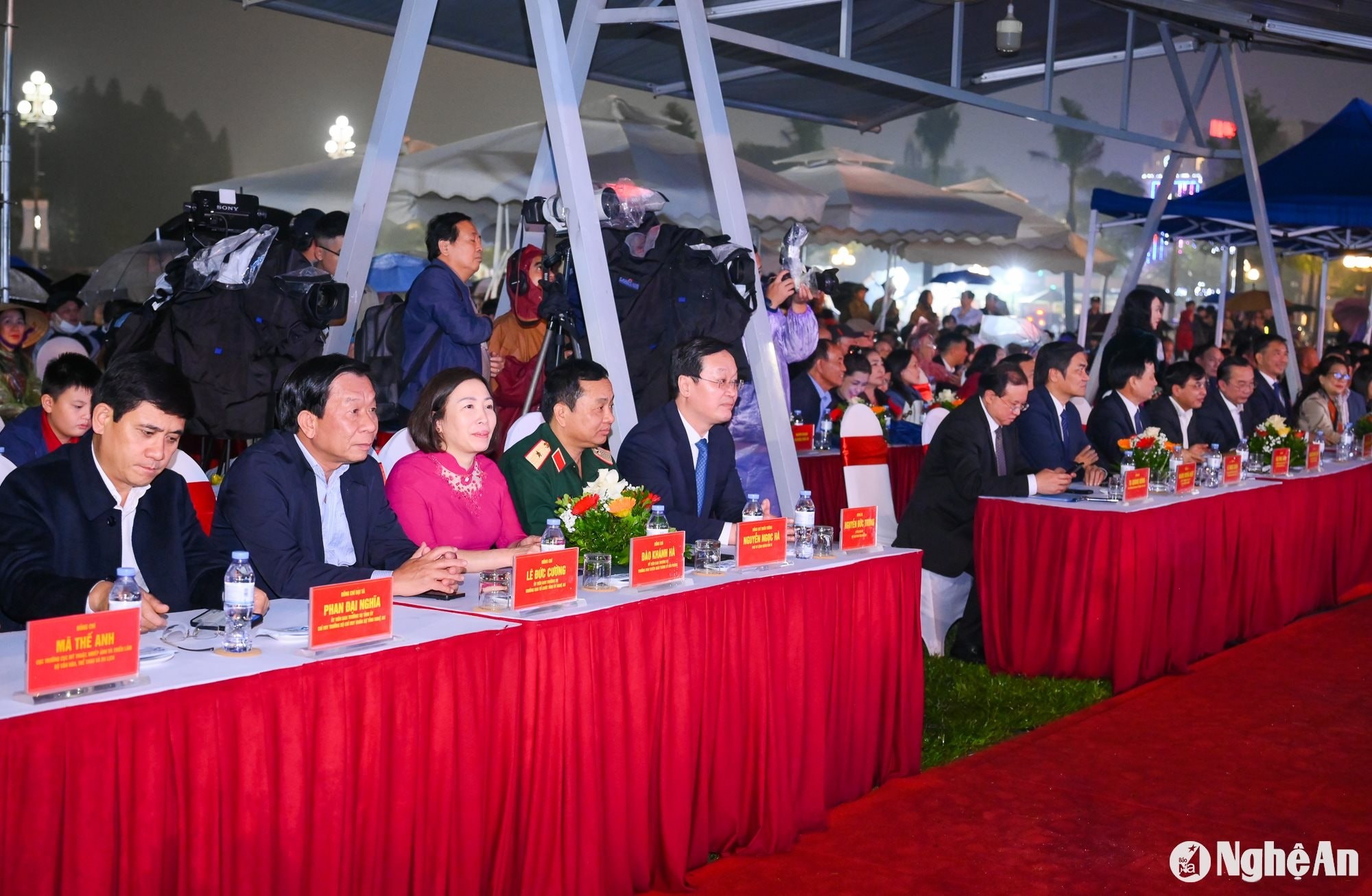 Lãnh đạo Bộ Văn hóa - Thể thao và Du lịch, Quân khu 4, tỉnh Nghệ An và các tỉnh, thành trên cả nước tham dự lễ kỷ niệm. Ảnh: Thành Cường