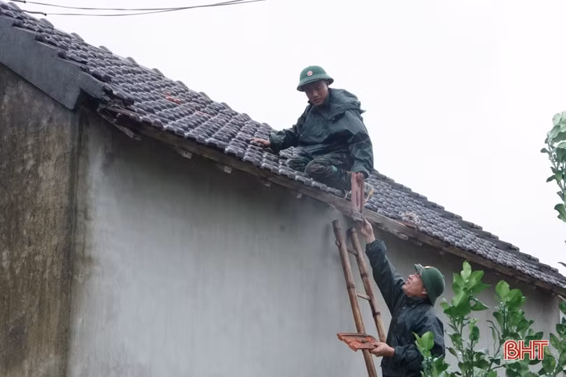 Kịp thời giúp người dân Lộc Hà khắc phục hậu quả lốc xoáy