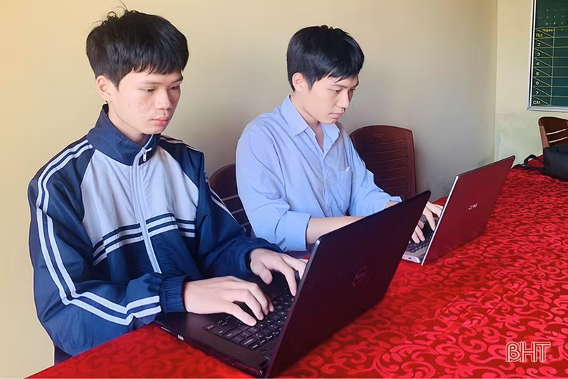 Người thầy “mát tay” trong bồi dưỡng học sinh giỏi môn Tin học