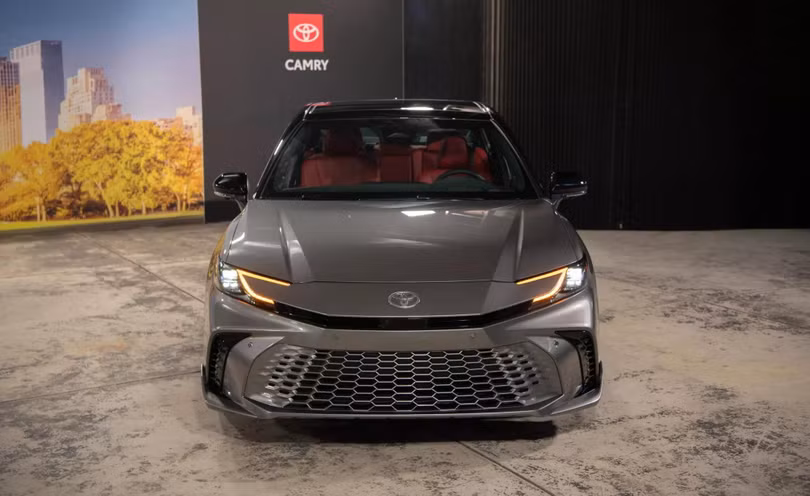 Toyota Camry 2025 chính thức trình làng, chỉ sử dụng động cơ hybrid