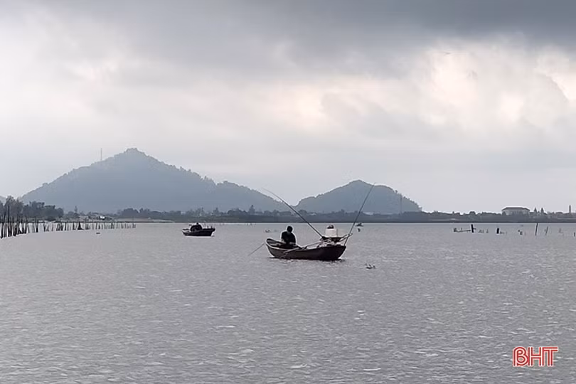 Ngư dân vùng Cửa Sót vào mùa câu 