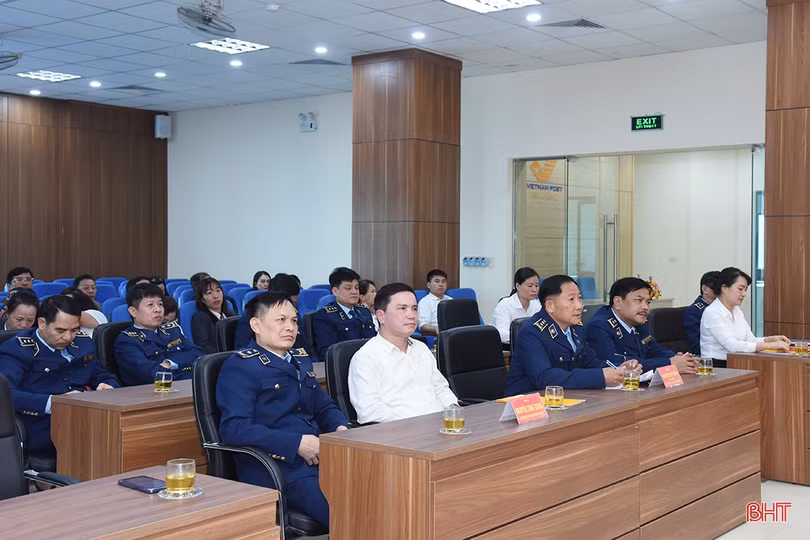 Phối hợp đấu tranh chống buôn lậu, gian lận thương mại qua đường bưu điện