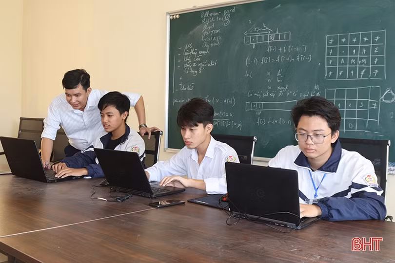 Người thầy “mát tay” trong bồi dưỡng học sinh giỏi môn Tin học