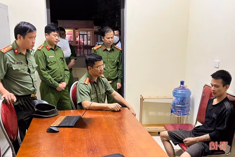 Giám đốc Công an Hà Tĩnh thăm hỏi, động viên thượng úy bị thương khi làm nhiệm vụ