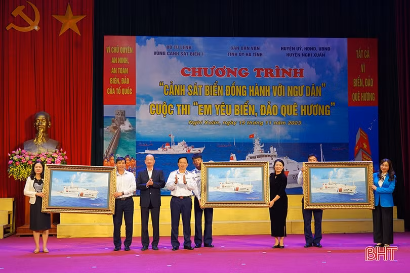 Ấm áp chương trình “Cảnh sát biển đồng hành với ngư dân”