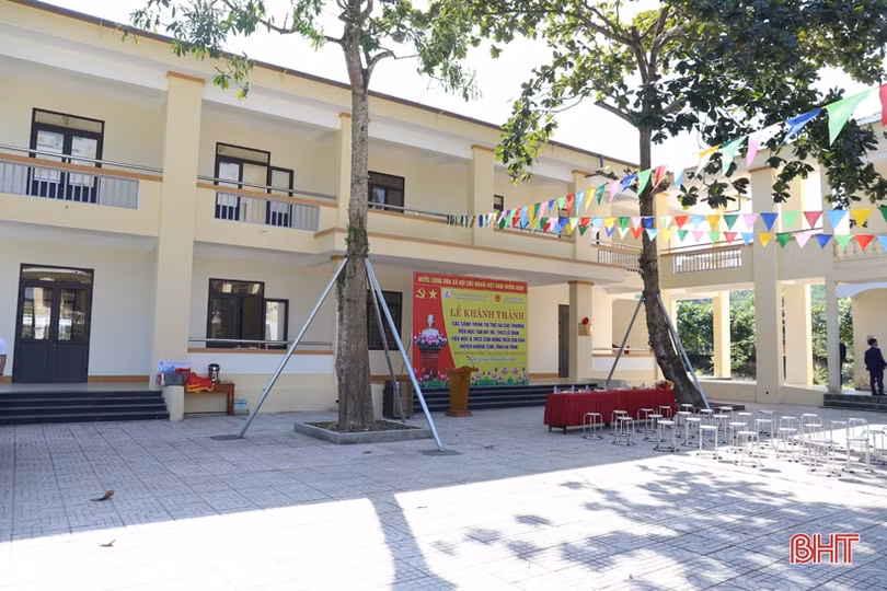 Bàn giao các công trình trường học do Tổng Công ty Khí Việt Nam tài trợ